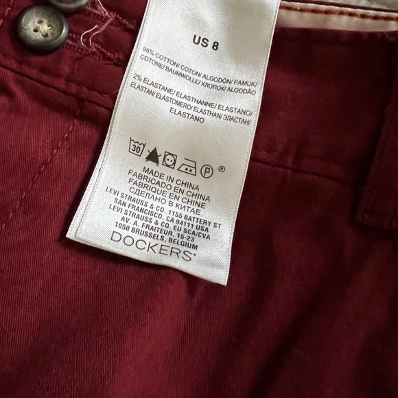 Women Dockers Two Button Mid Rise Plain Front Stretch Cargo Shorts in Red Size 8 - Picture 5 of 5